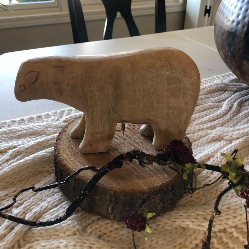CARVED WOOD POLAR BEAR FIGURINE (TARGET) - Picture 4 of 5